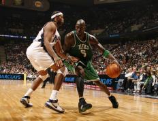 重返赛场引发热议！，东契奇在阿森纳比赛中重要助攻热度持续攀升